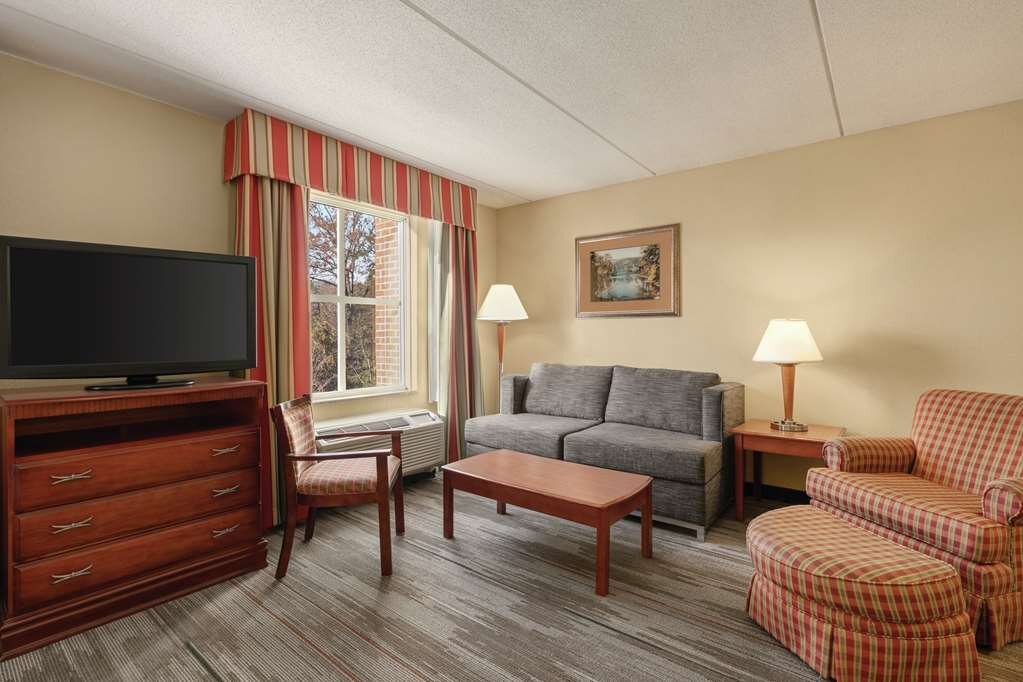 Hotel photo 11 of Hampton Inn & Suites Williamsburg Historic District.
