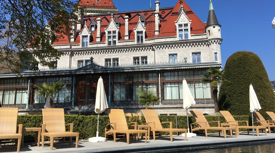 Hotel mit Pool