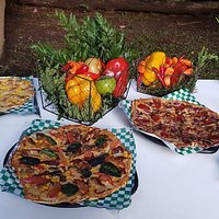 Pizzas artesanales horneadas a la Cayana