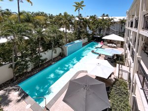 Pool & Beach