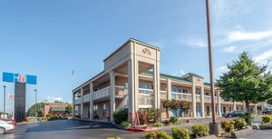 Motel 6 Kingsport in Kingsport, image may contain: Shopping Mall, City, Urban, Street