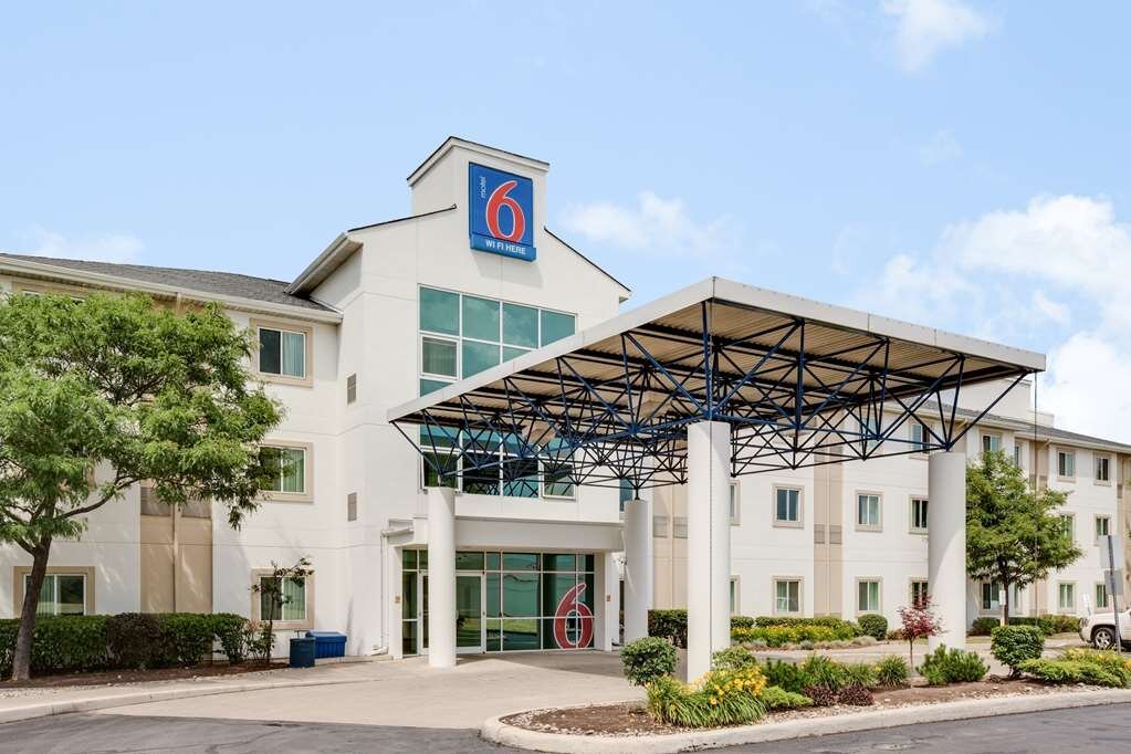 MOTEL 6 BRAMPTON, ON - TORONTO - Motel Reviews, Photos, Rate Comparison ...