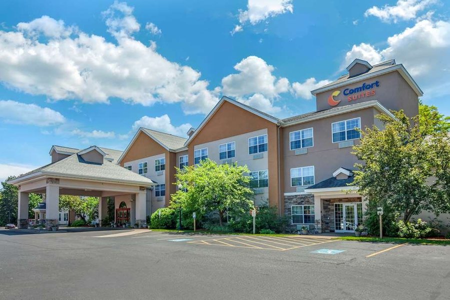 COMFORT SUITES MARQUETTE $88 ($̶1̶0̶7̶) - Updated 2022 Prices & Reviews