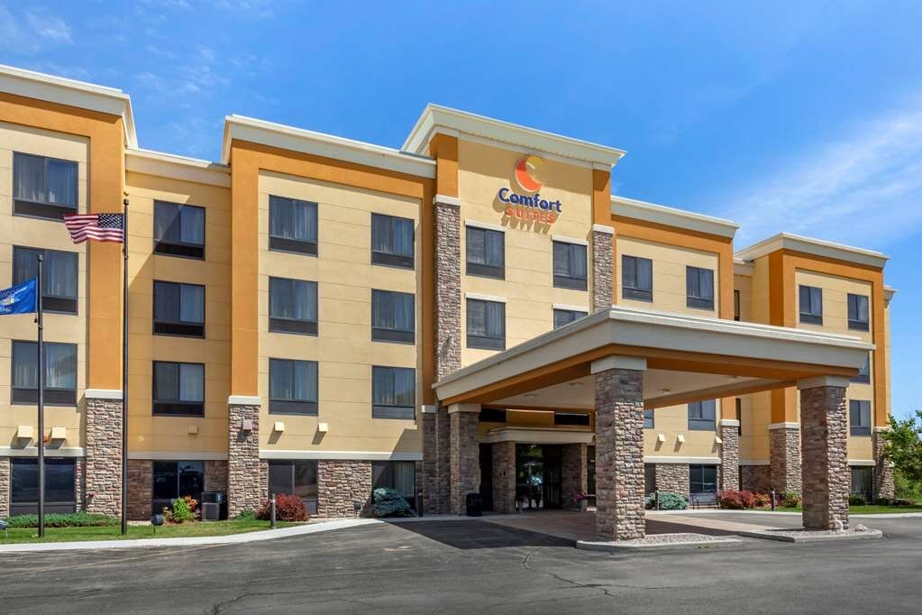 COMFORT SUITES OSHKOSH - Updated 2024 Prices & Hotel Reviews