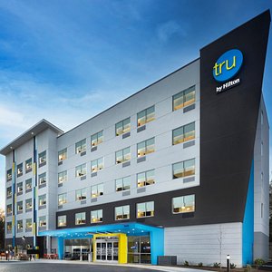 Tru By Hilton Asheville East in Asheville, image may contain: Hotel, Office Building, City, Condo
