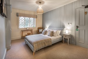 Room & Suite