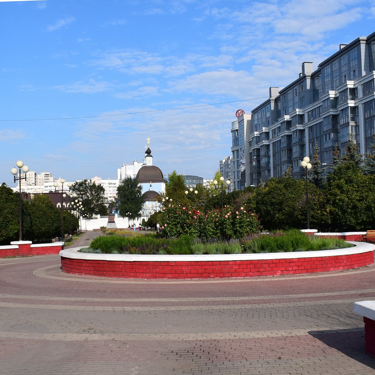 Адрес в белгороде. Свято Троицкий бульвар Белгород. Иоасафовский сквер в Белгороде. Город Белгород улица Свято Троицкий бульвар. Аллея Свято Троицкий бульвар Белгород.