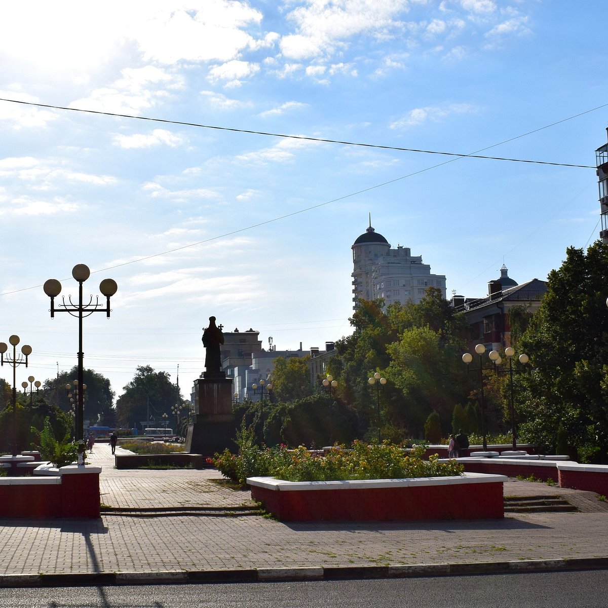 Иоасафовский сквер в Белгороде. Комсомольский сквер Белгород. Свято-Троицкий бульвар 38 Белгород. Монастырь Свято Троицкий бульвар Белгород.