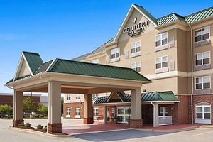 Country Inn & Suites by Radisson, Lexington Park (Patuxent River Naval Air Station), MD in California, image may contain: Hotel, Inn, Plant, Condo