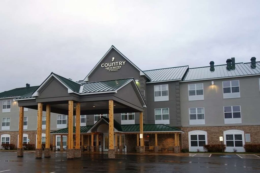 COUNTRY INN & SUITES BY RADISSON, HOUGHTON, MI - Updated 2021 Prices ...