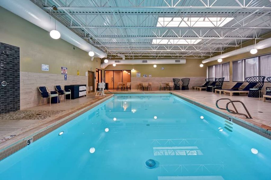 hotels in bryant ar with indoor pool