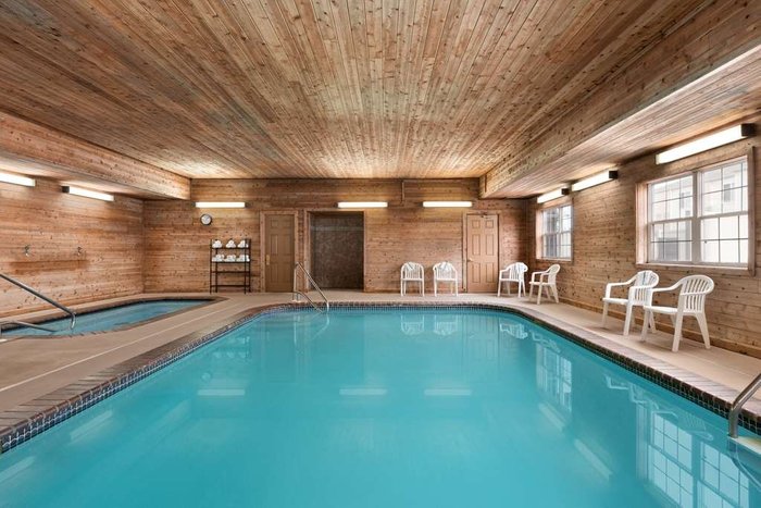 hotels in kearney ne with pools