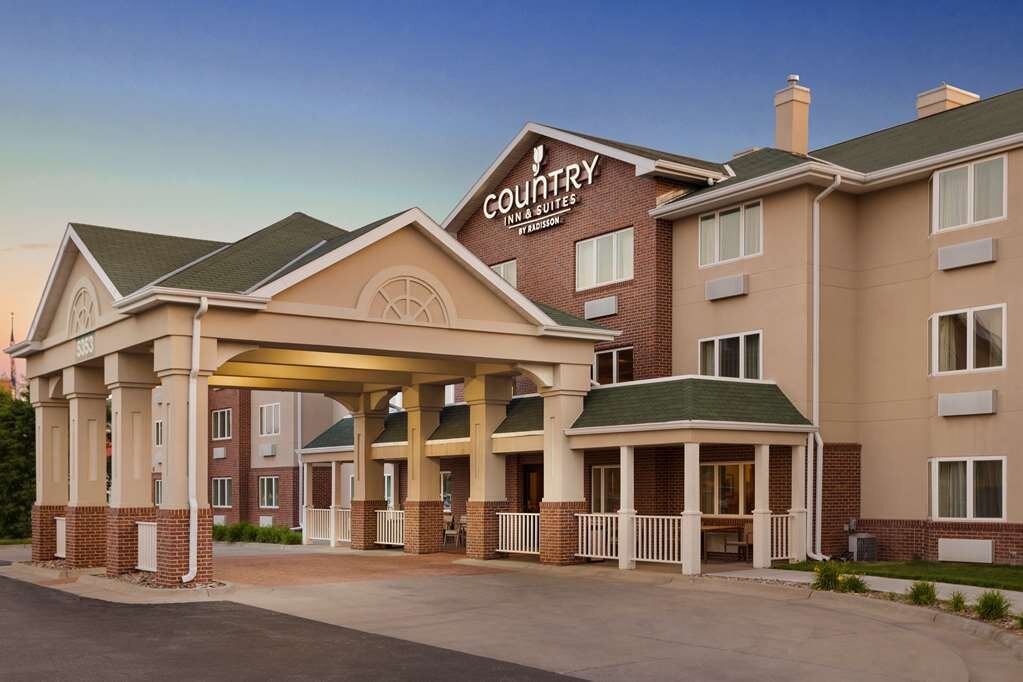 COUNTRY INN SUITES BY RADISSON LINCOLN NORTH HOTEL AND CONFERENCE   Exterior 