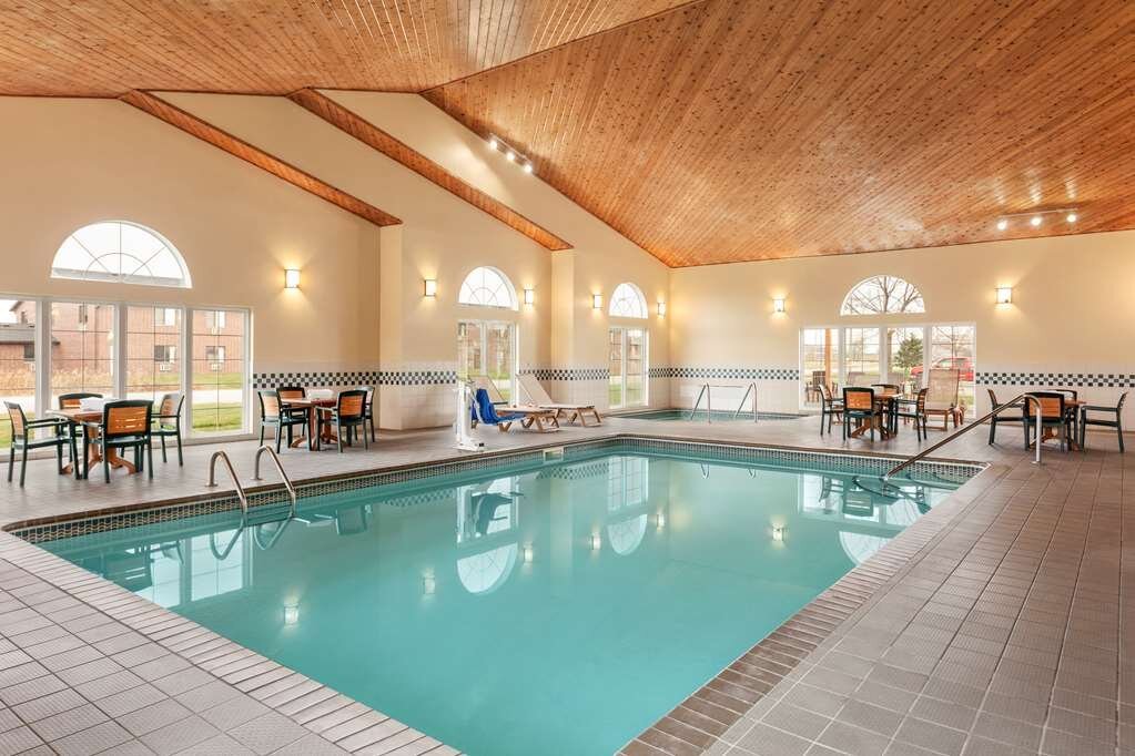 Country Inn & Suites by Radisson, Ames, IA Pool Pictures & Reviews ...