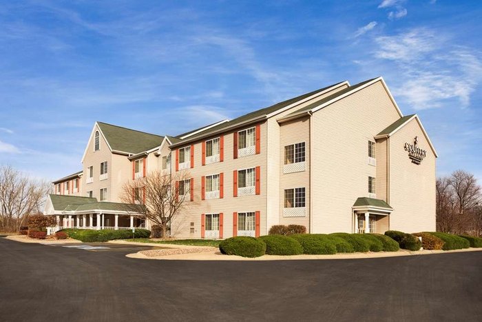 COUNTRY INN & SUITES BY RADISSON, CLINTON, IA $92 ($̶1̶3̶5̶) - Prices ...