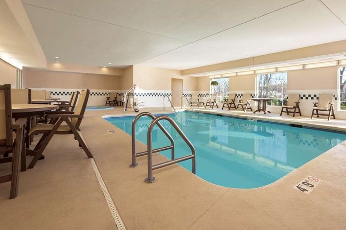 COUNTRY INN & SUITES BY RADISSON, CLINTON, IA $92 ($̶1̶3̶5̶) - Prices ...