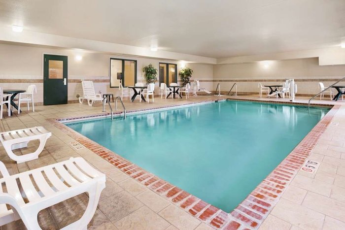 Country Inn & Suites by Radisson, Northwood, IA Pool Pictures & Reviews ...