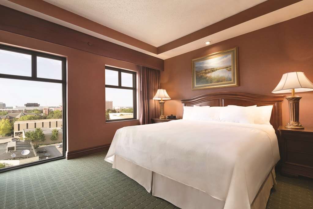 Hotel photo 70 of Embassy Suites by Hilton Lincoln.