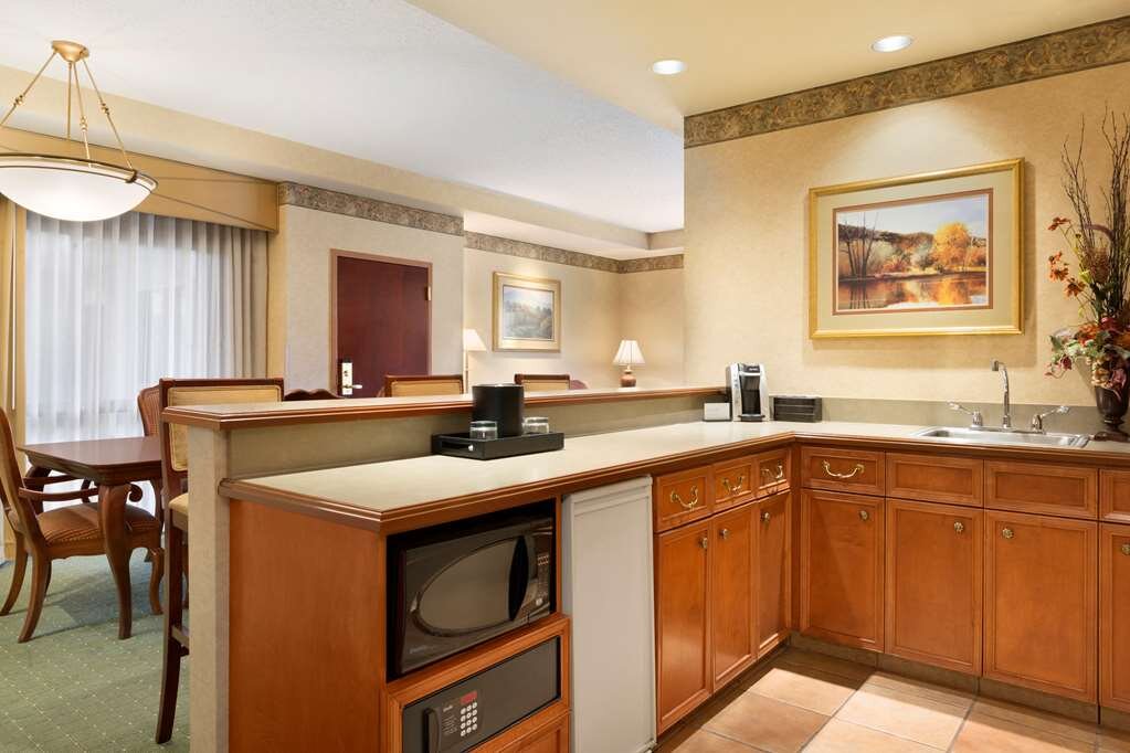 Hotel photo 1 of Embassy Suites by Hilton Lincoln.