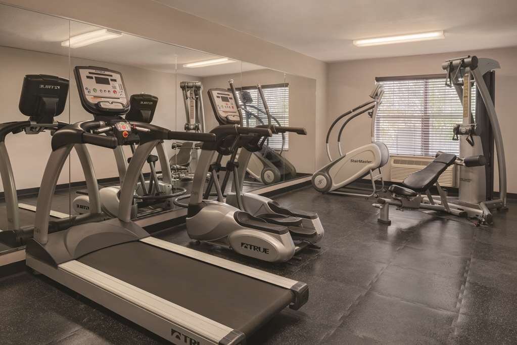 COUNTRY INN & SUITES BY RADISSON, WATERLOO, IA $116 ($̶1̶3̶1̶) - Prices & Motel Reviews