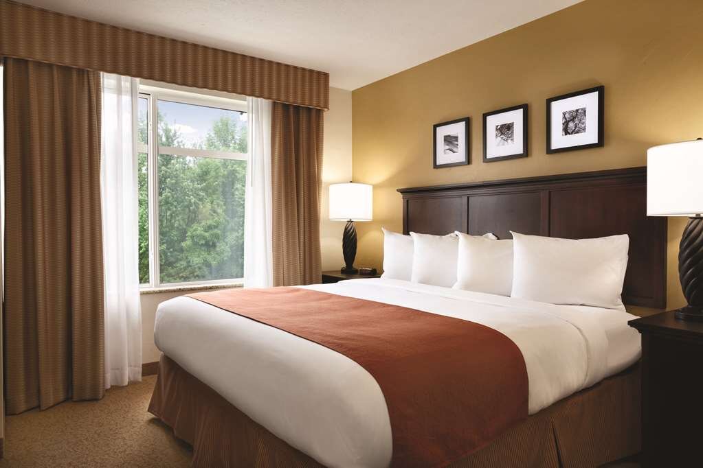 Hotel photo 1 of Country Inn & Suites by Radisson, Knoxville at Cedar Bluff, TN.