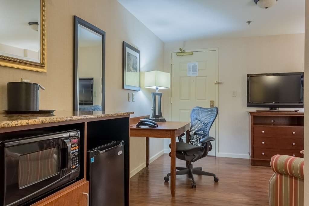 Hotel photo 36 of Country Inn & Suites by Radisson, Knoxville at Cedar Bluff, TN.