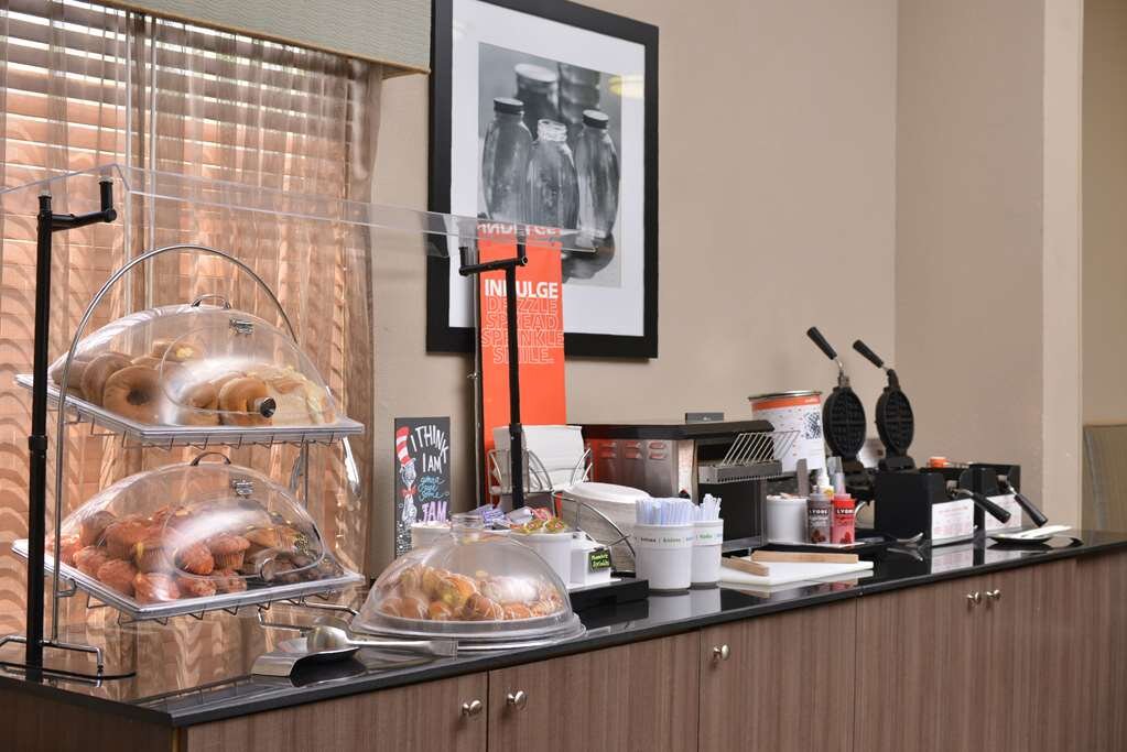 Hotel photo 3 of Hampton Inn Closest to Universal Orlando.