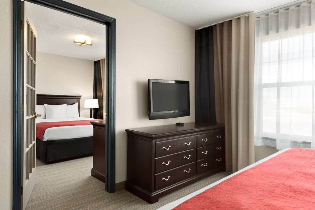 Hotel photo 24 of Country Inn & Suites by Radisson, Kansas City at Village West, KS.