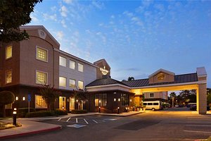 Country Inn & Suites by Radisson, San Jose International Airport, CA in San Jose, image may contain: Hotel, Street, City, Neighborhood