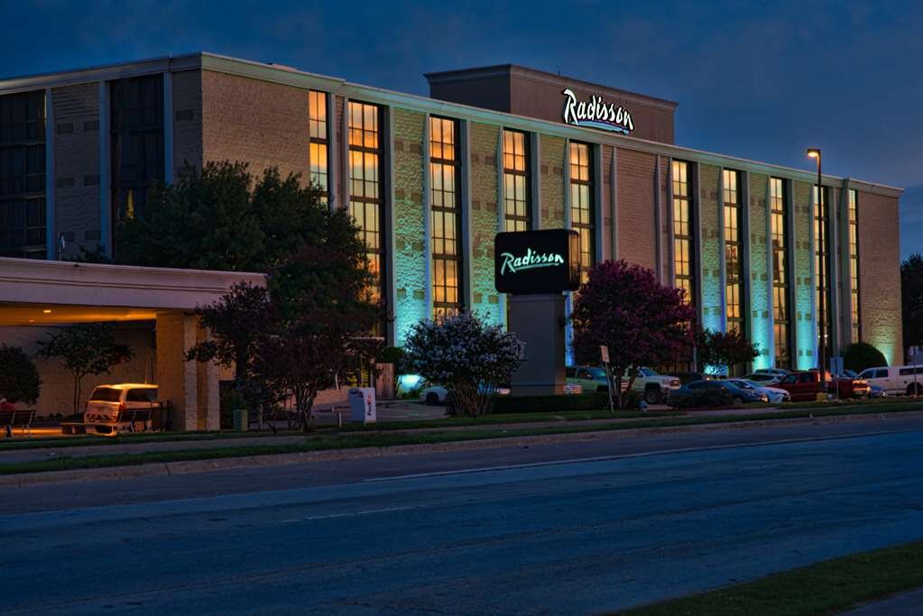 RADISSON HOTEL FORT WORTH NORTH FOSSIL CREEK Updated 2021 Prices   Hotel Exterior 