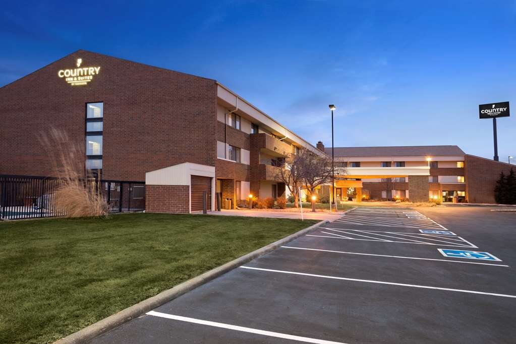 Hotel photo 1 of Country Inn & Suites by Radisson, Lincoln Airport, NE.