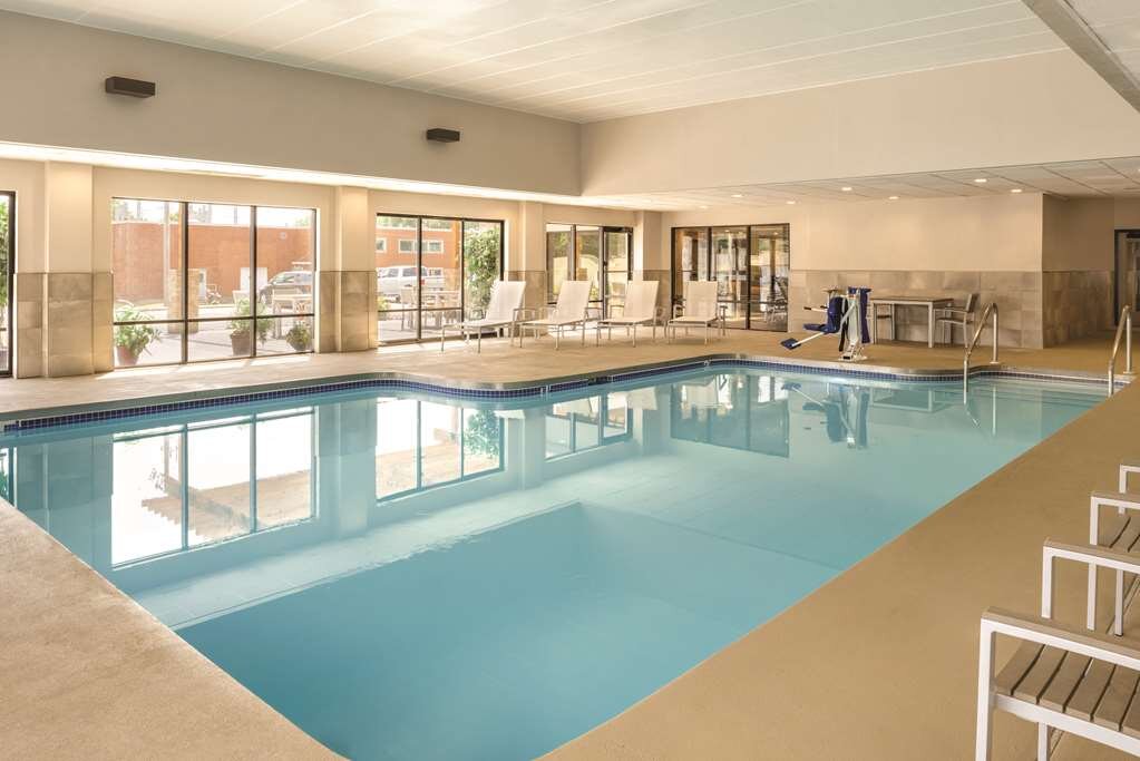 COUNTRY INN SUITES BY RADISSON LA CROSSE WI 82 8 9