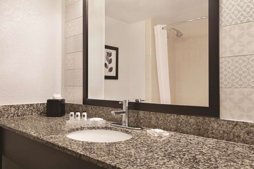 Hotel photo 26 of Country Inn & Suites by Radisson, San Diego North, CA.