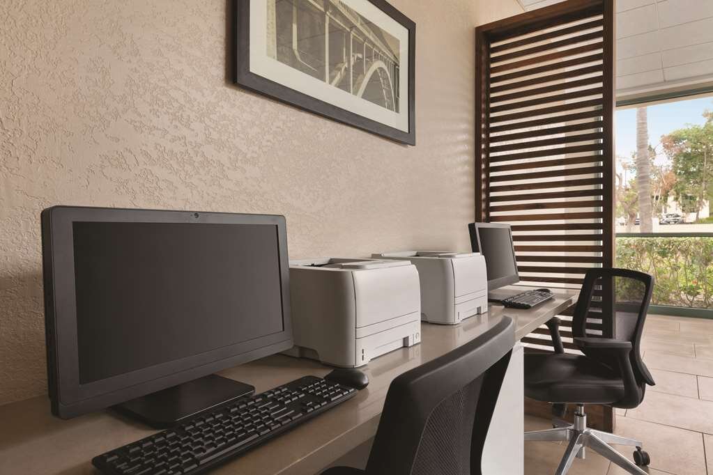 Hotel photo 18 of Country Inn & Suites by Radisson, San Diego North, CA.