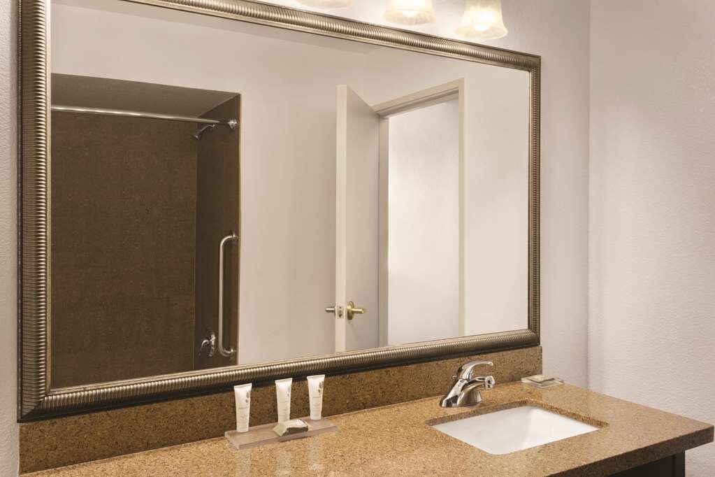 Hotel photo 8 of Country Inn & Suites by Radisson, Bradenton-Lakewood Ranch, FL.