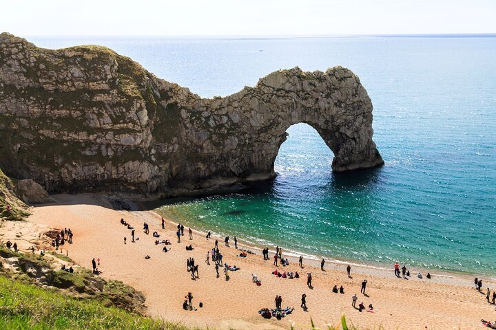 is durdle door beach dog friendly