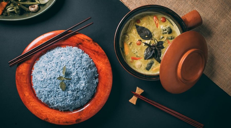 JASMINE BLUE RICE WITH GREEN THAI CURRY