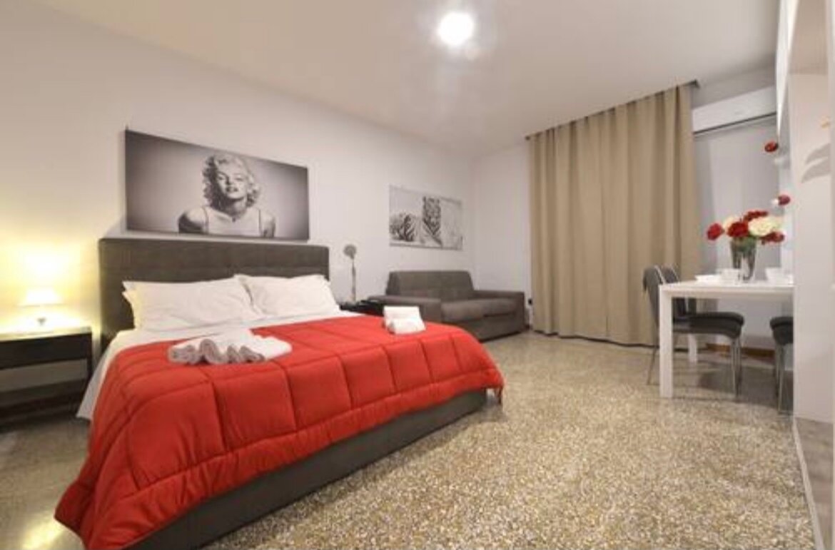 NAPOLI CENTRAL CITY - Prices & B&B Reviews (Naples, Italy)