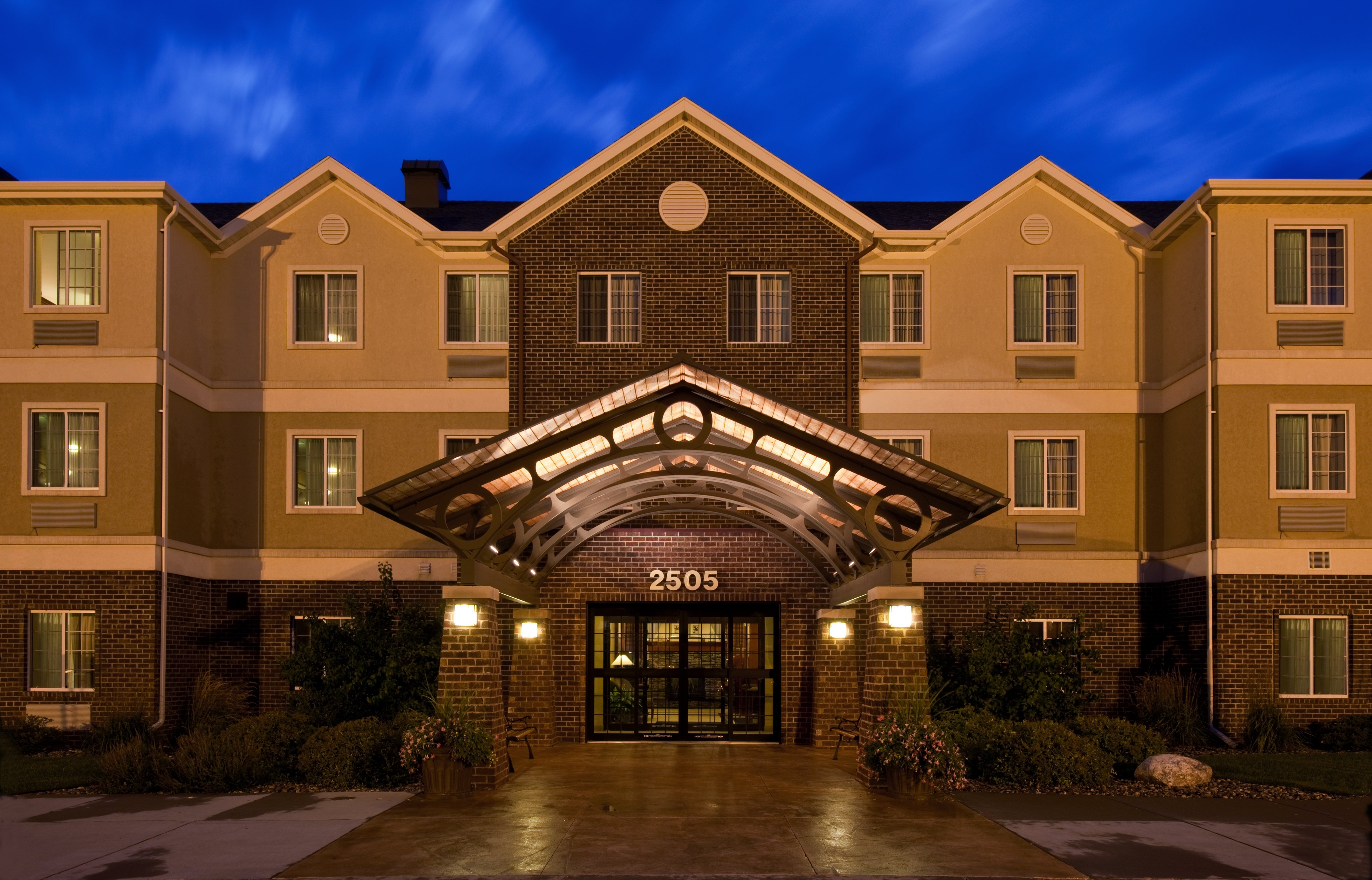 STAYBRIDGE SUITES SIOUX FALLS AT EMPIRE MALL AN IHG HOTEL Desde 475   Entrance 