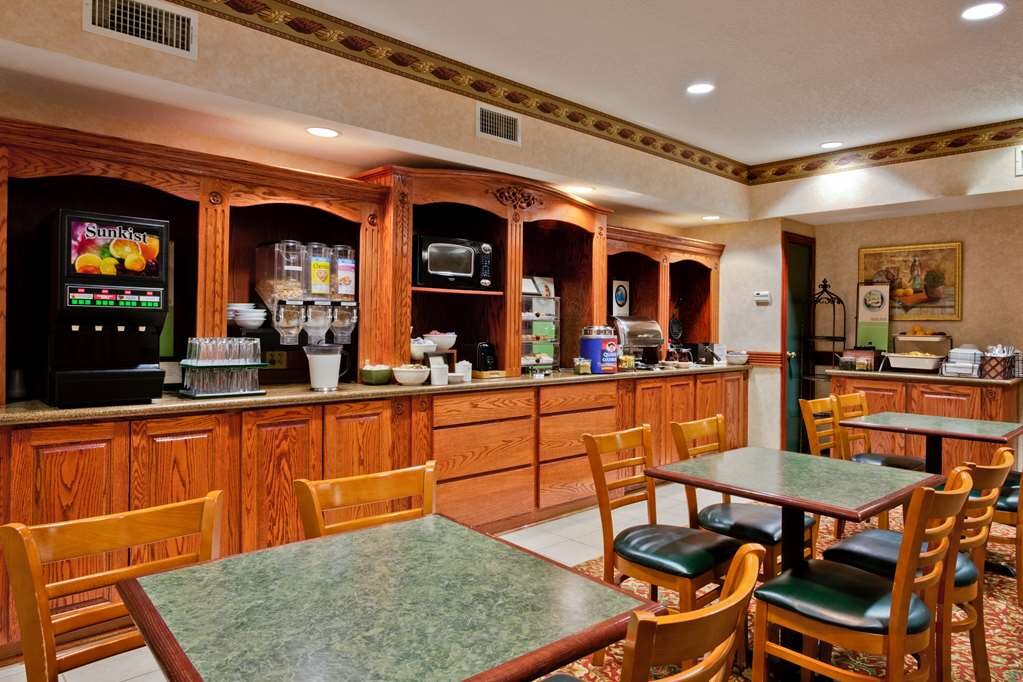 Hotel photo 2 of Country Inn & Suites by Radisson, Hot Springs, AR.
