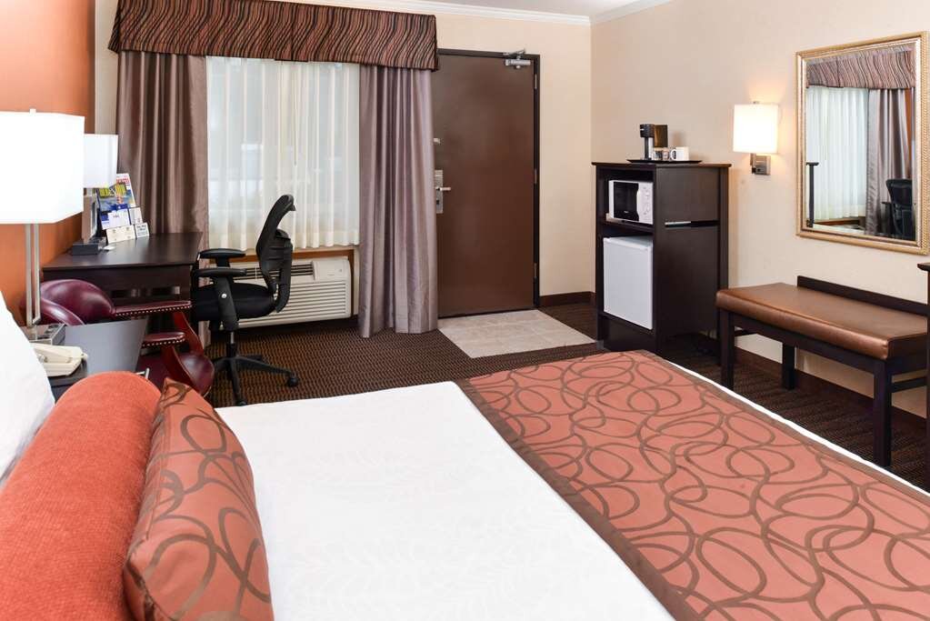 Hotel photo 3 of Best Western Plus Landmark Inn.