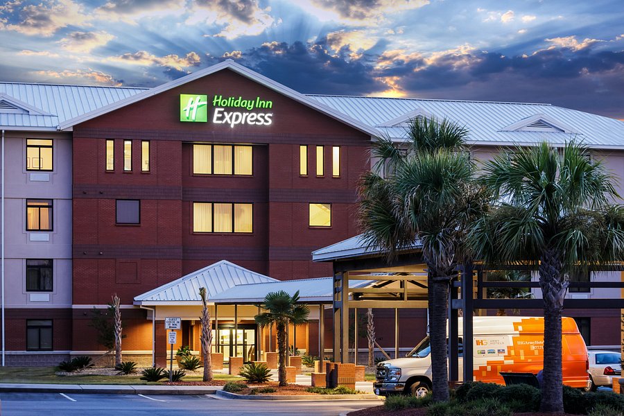 HOLIDAY INN EXPRESS FORT JACKSON INN - Updated 2021 Prices ...