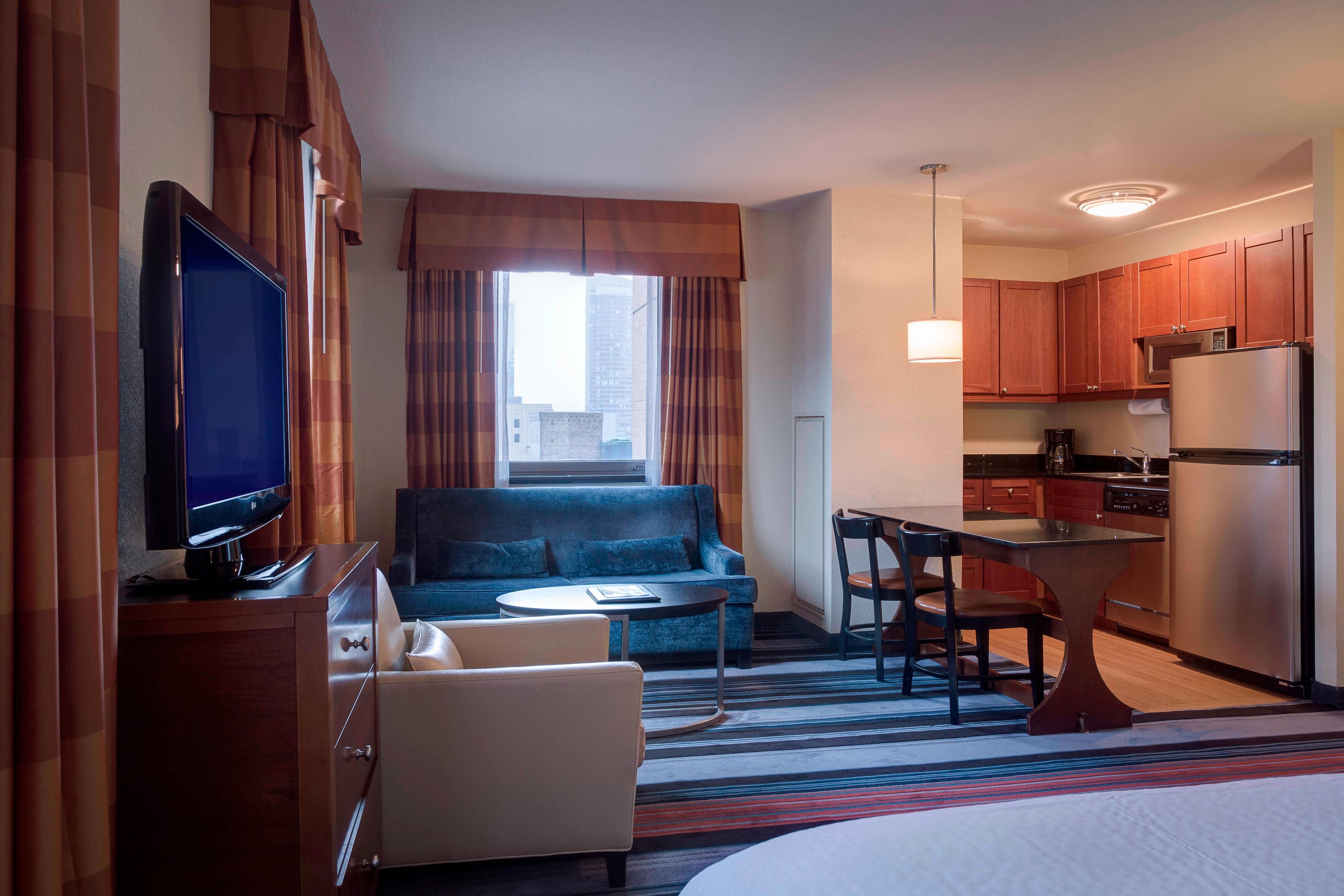 RESIDENCE INN NEW YORK MANHATTAN TIMES SQUARE 161 2 0 4 Updated   Studio Suite Living Area 