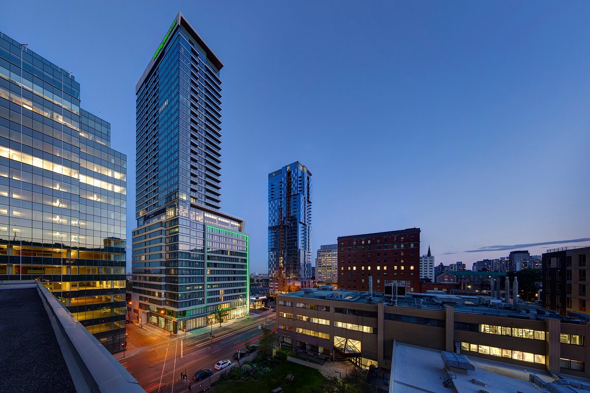 Holiday Inn &amp; Suites Montreal Centre-ville Ouest, an IHG hotel, hotel in Montreal