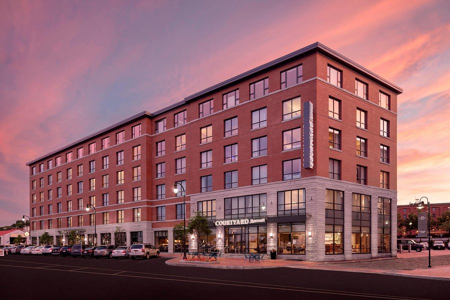COURTYARD BY MARRIOTT PORTLAND DOWNTOWN/WATERFRONT Updated 2022
