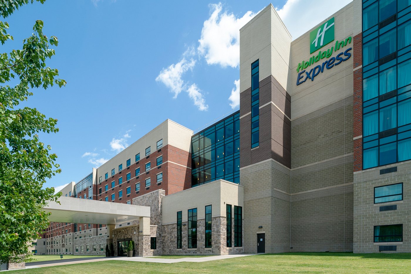 HOLIDAY INN EXPRESS BUILDING 12015 Updated 2022 Prices & Specialty