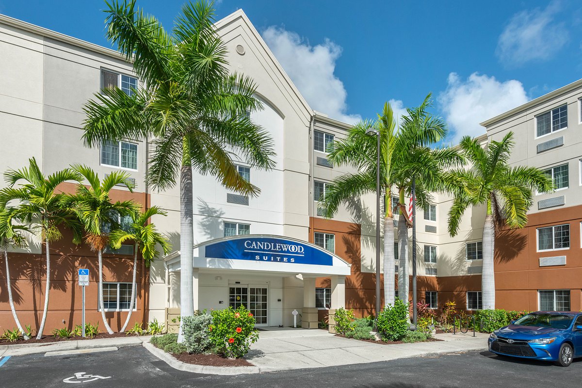 Candlewood Suites Fort Myers-Sanibel Gateway, hotell i Fort Myers