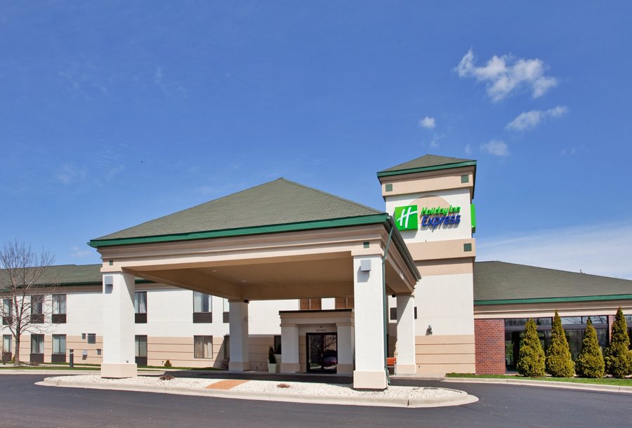 HOLIDAY INN EXPRESS GERMANTOWN (NW MILWAUKEE), AN IHG HOTEL - Updated ...