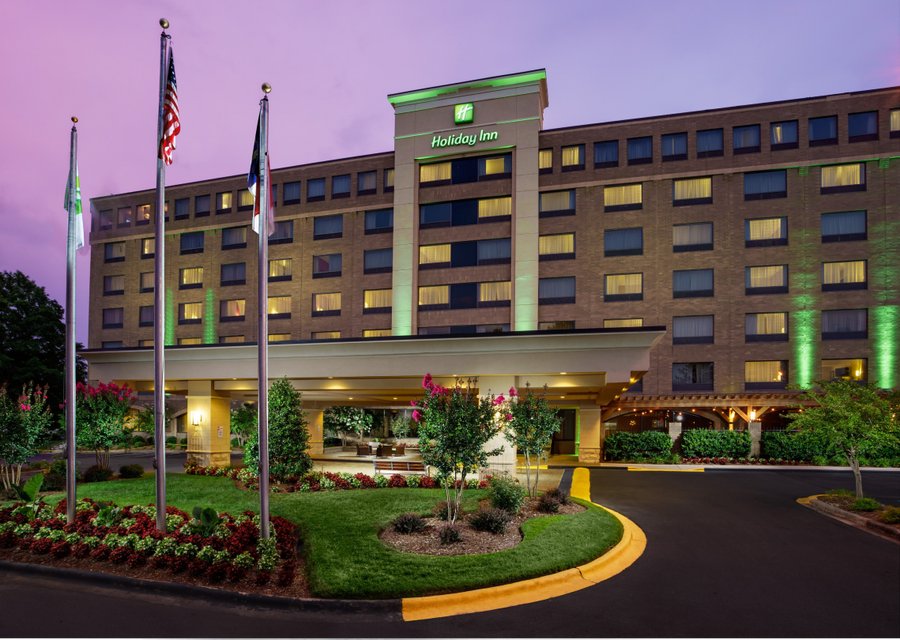 HOLIDAY INN CHARLOTTE-UNIVERSITY PLACE $104 ($̶1̶2̶6̶) - Updated 2021