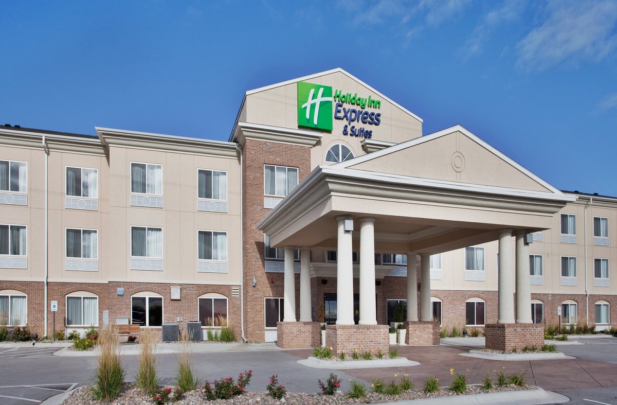 HOLIDAY INN EXPRESS & SUITES CHERRY HILLS, AN IHG HOTEL - Updated 2022 ...